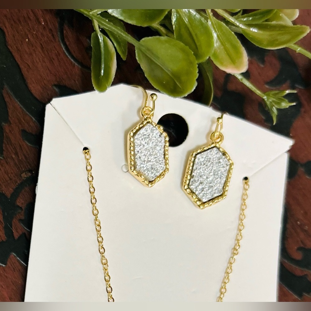 Elegant Hexagon Necklace and Earring Set - Picture 4 of 9